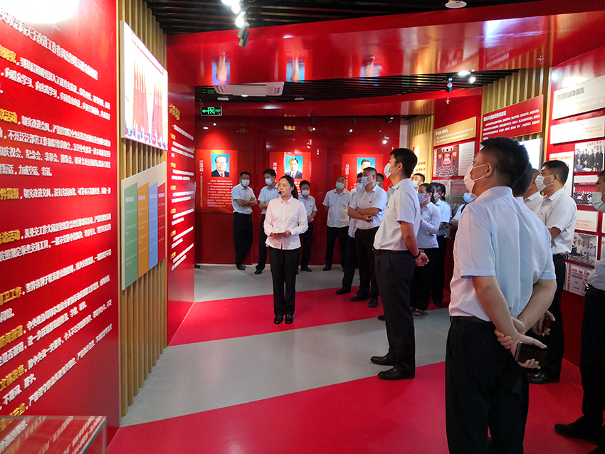 市交通控股權(quán)屬公交集團(tuán)開(kāi)展廉潔文化宣傳教育月活動(dòng)