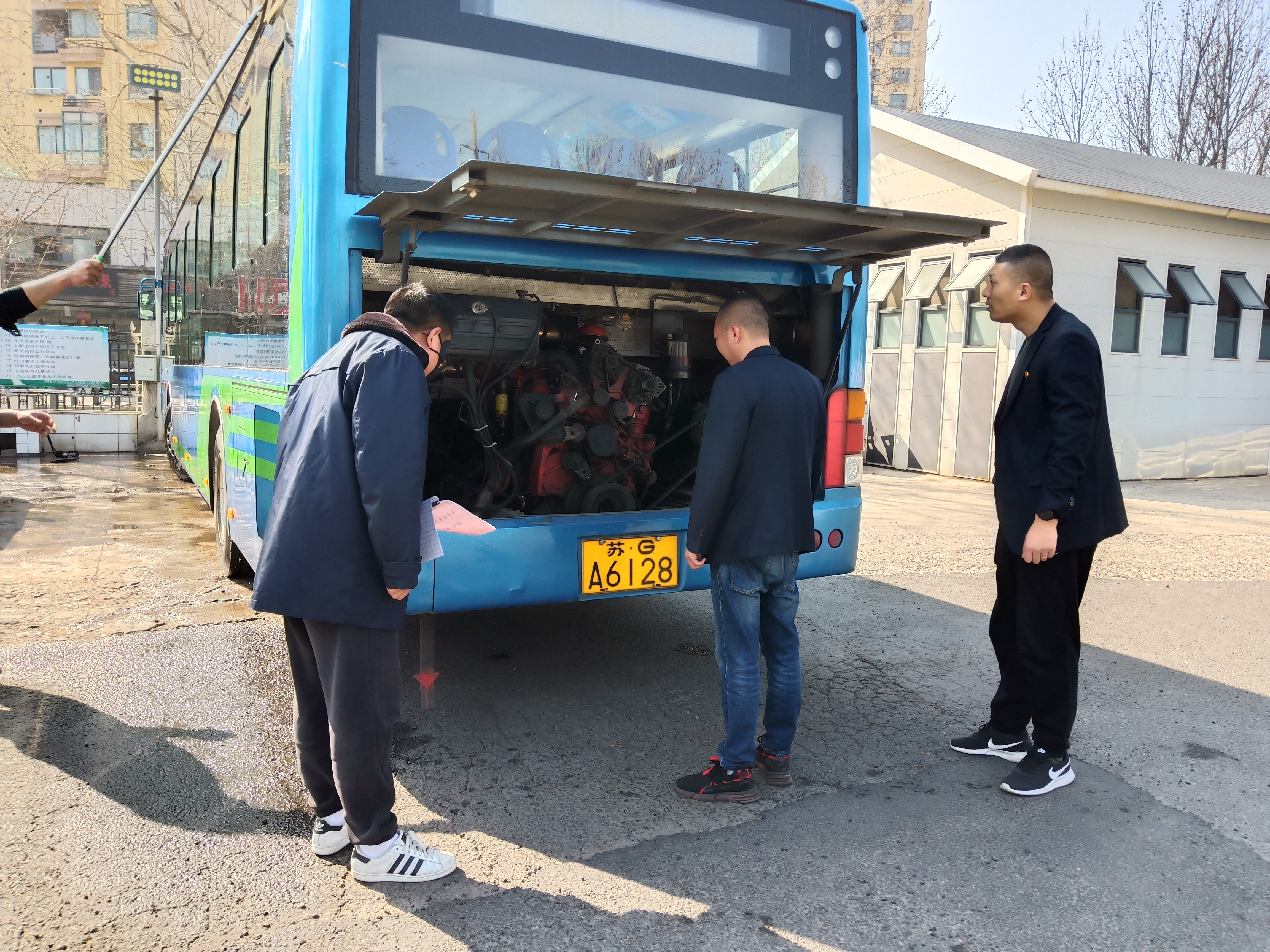 公交集團公交事業二部開展“兩會”及“風險管控隱患排查月”安全專項檢查