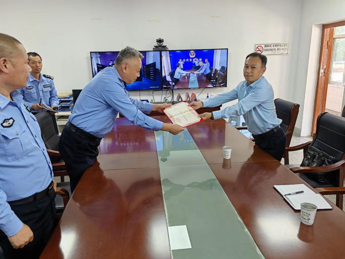 一份“特殊”的聘書，既是榮譽，更是鞭策！新的里程 新的使命——安全保衛部于亮獲聘江蘇省公共交通安保專家