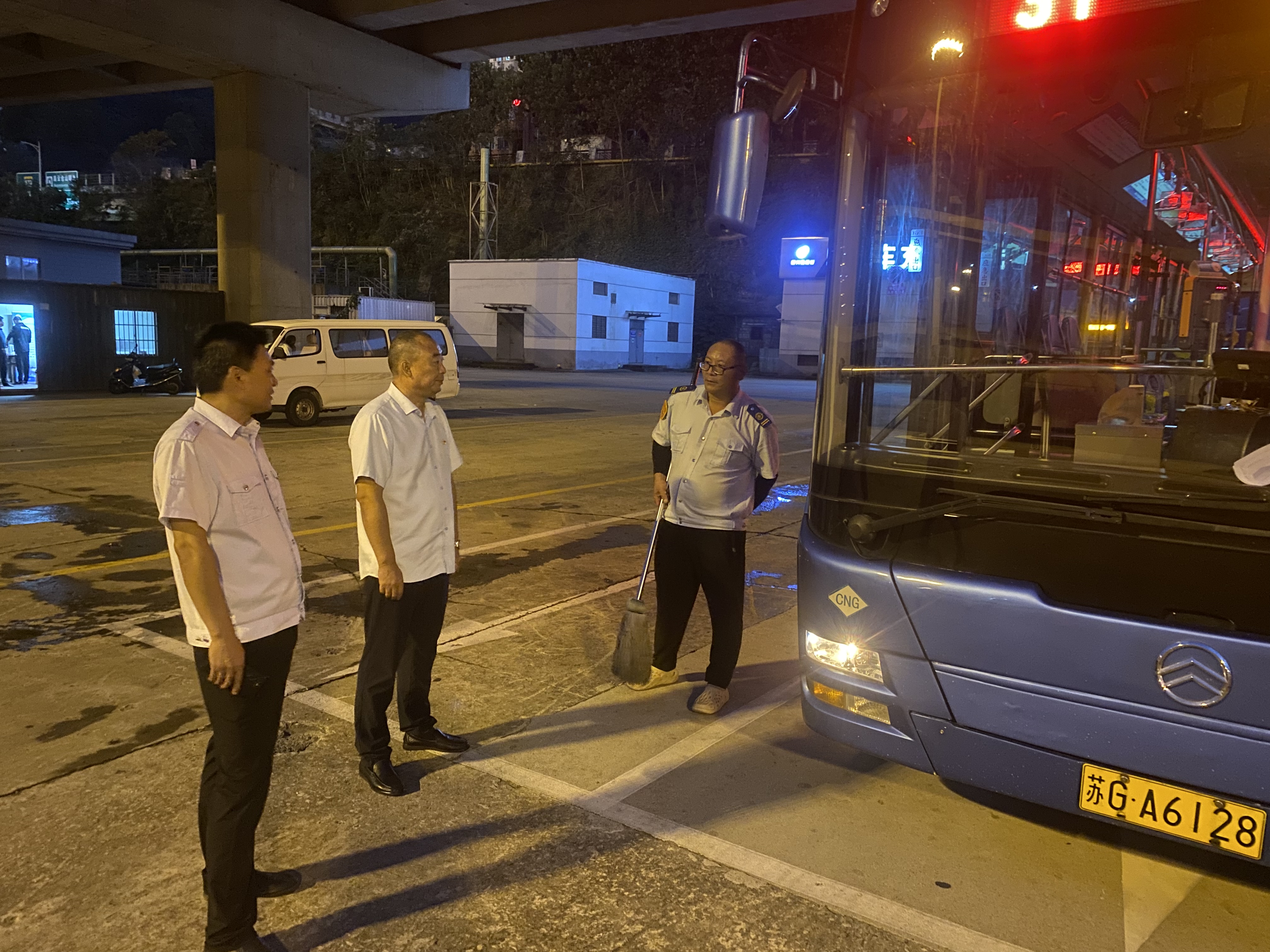 公交集團公交事業二部持續開展安全生產早、晚檢查工作