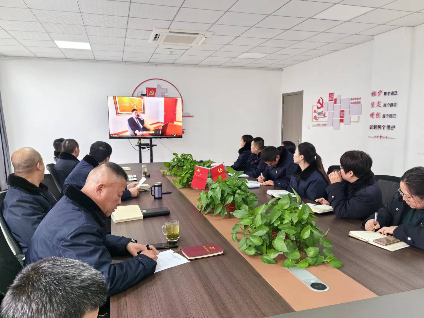 公交集團經營發展事業部組織觀看專題警示教育片