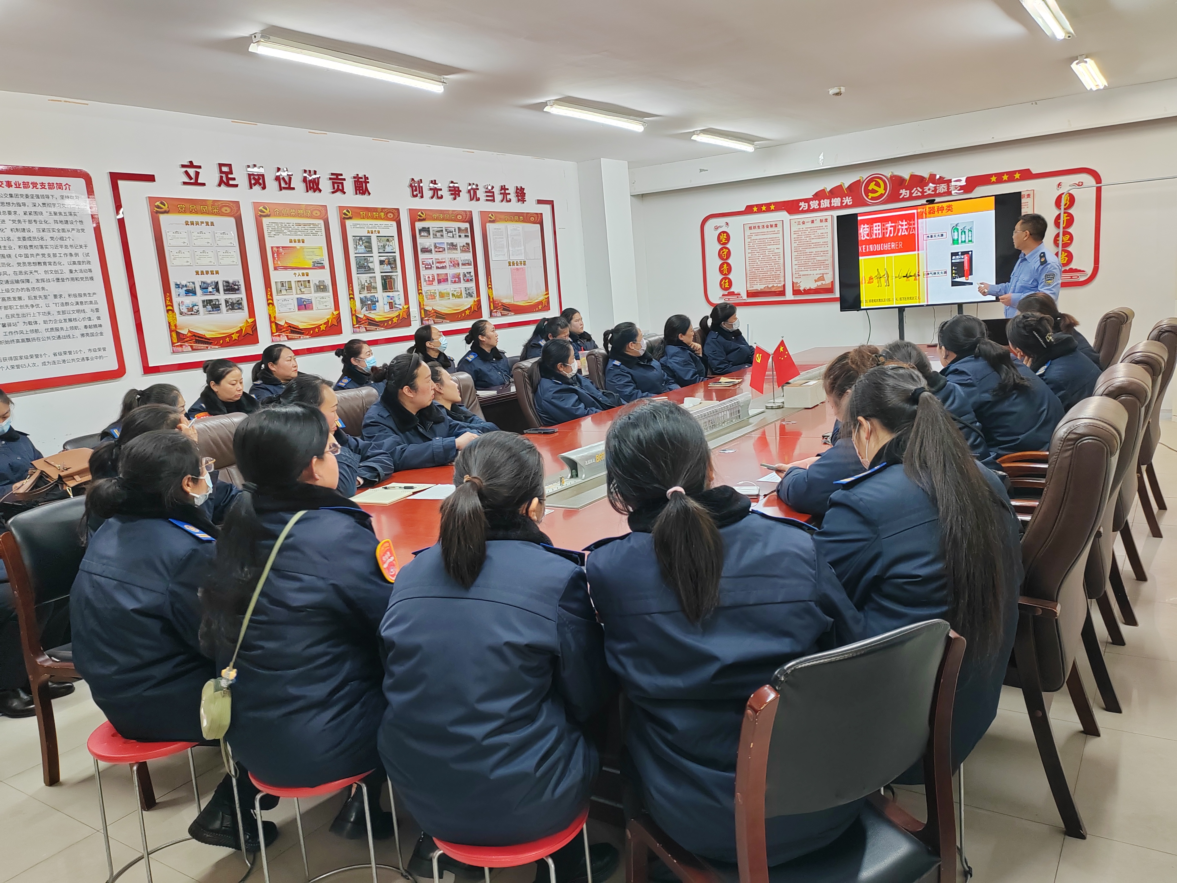 公交集團組織站務員開展“預防為主，生命至上”消防知識培訓