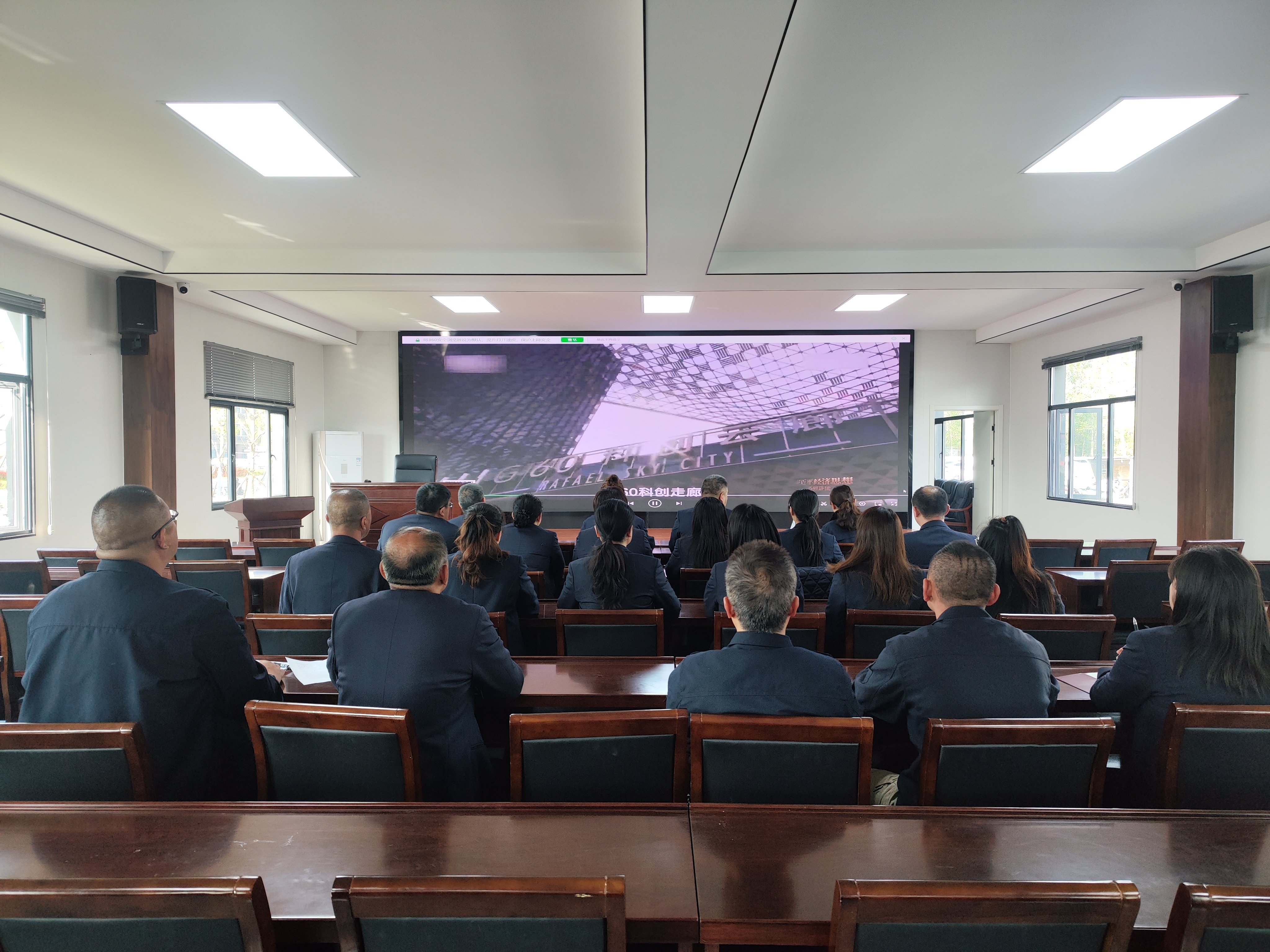 海通公交黨支部開展“黨員固定學習日”活動 深入學習習近平經(jīng)濟思想