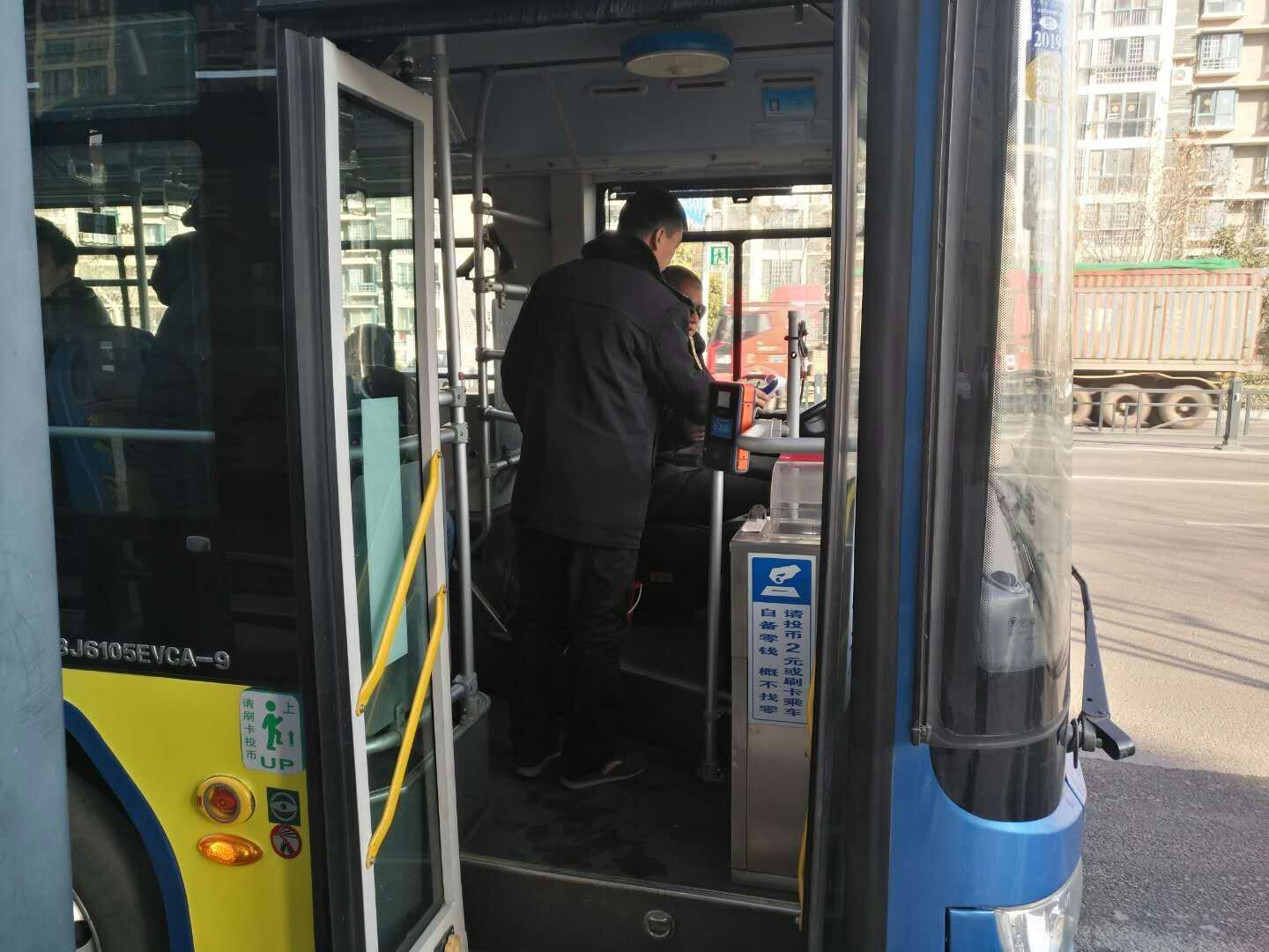 公交集團公交事業(yè)一部做好春運期間上路上線現(xiàn)場管理、安全交代工作