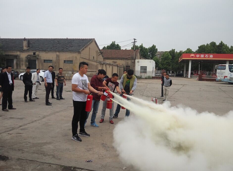 公交維修公司進(jìn)行消防知識(shí)培訓(xùn)