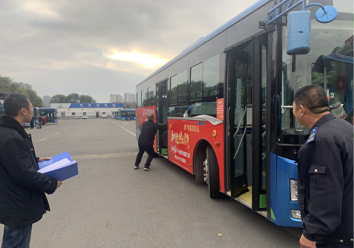 公交集團(tuán)公交事業(yè)二部持續(xù)開(kāi)展駕駛員應(yīng)急救援處置專項(xiàng)檢查