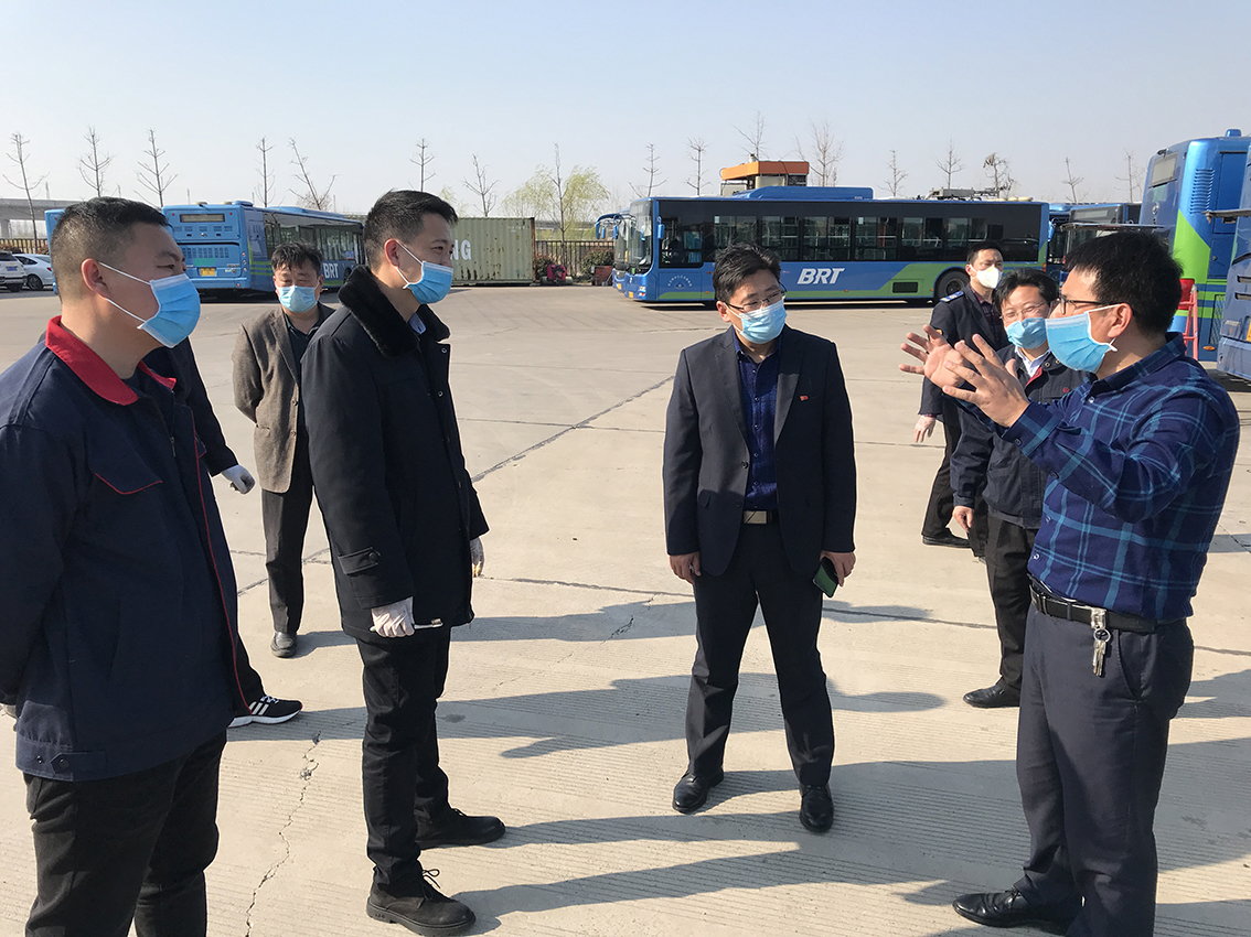 公交集團領導班子成員至快速公交事業部開展安全檢查
