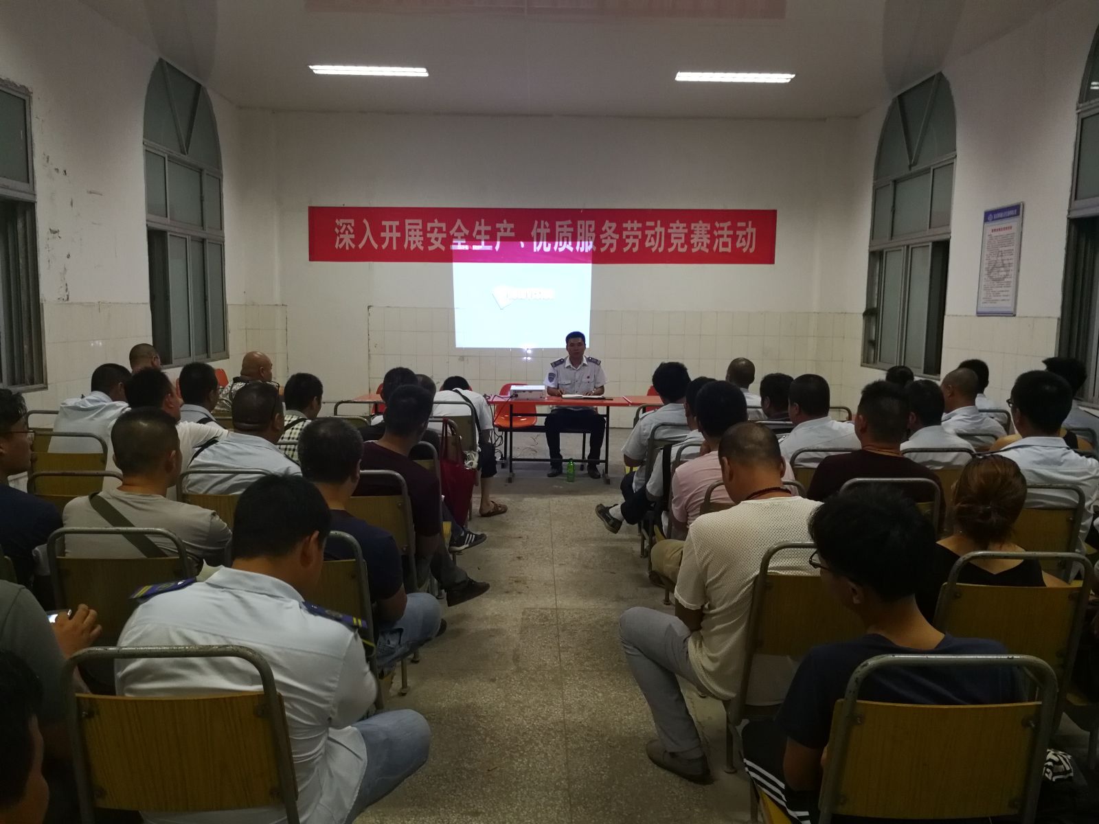 公交新浦公司組織駕駛員安全再培訓