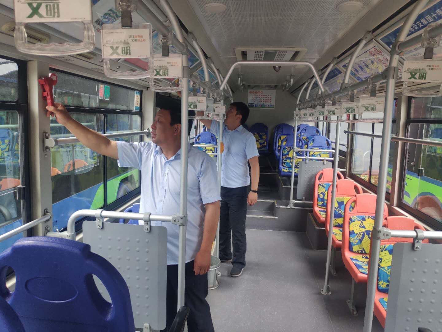 公交集團(tuán)公交事業(yè)一部開展“端午節(jié)”前 車輛安全檢查工作