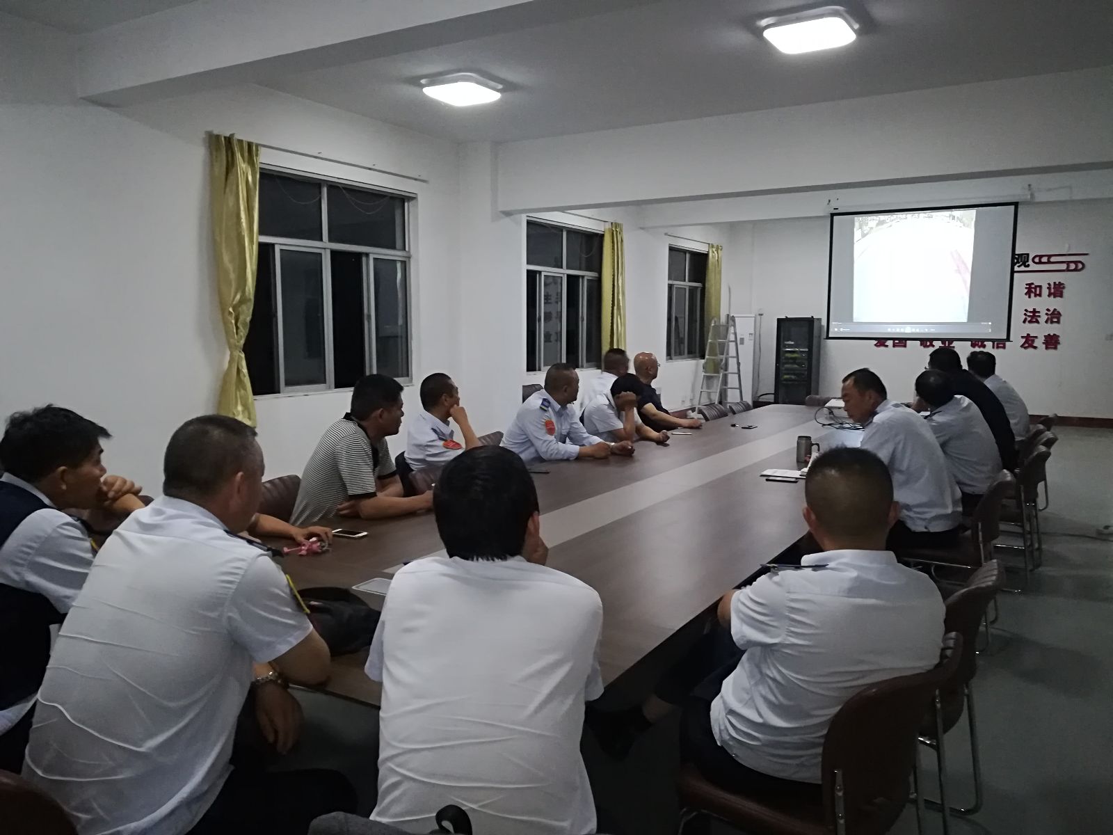 公交集團(tuán)海通公交召開游8路警示教育會議