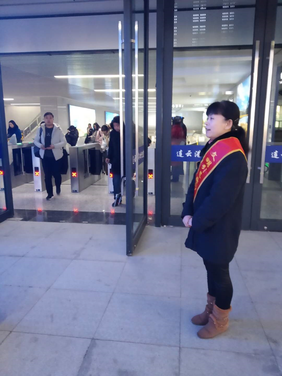 公交集團(tuán)組織開展公交出行文明導(dǎo)乘服務(wù)活動(dòng)