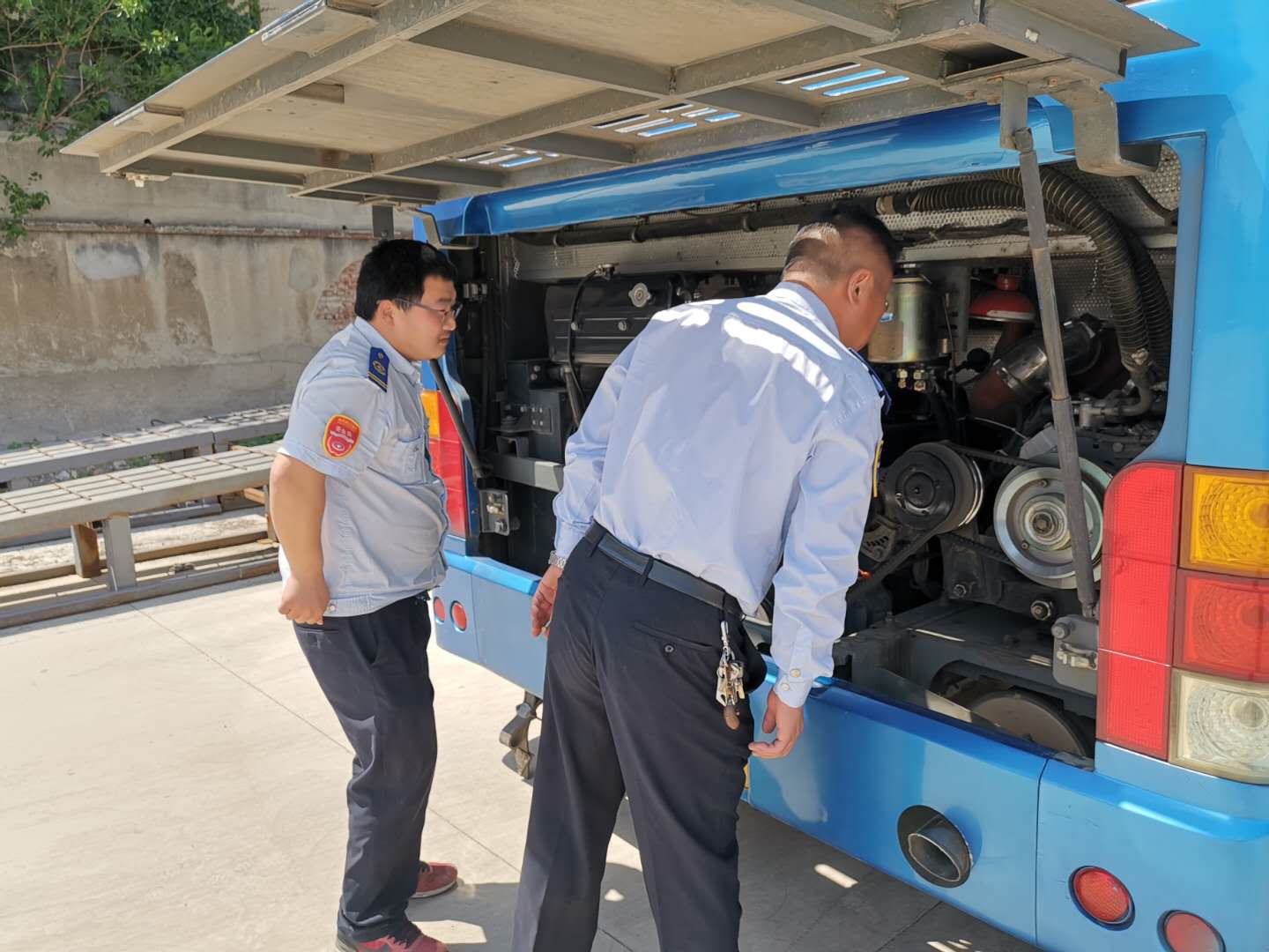 公交集團公交事業(yè)一部做好車輛檢查確保安全運營