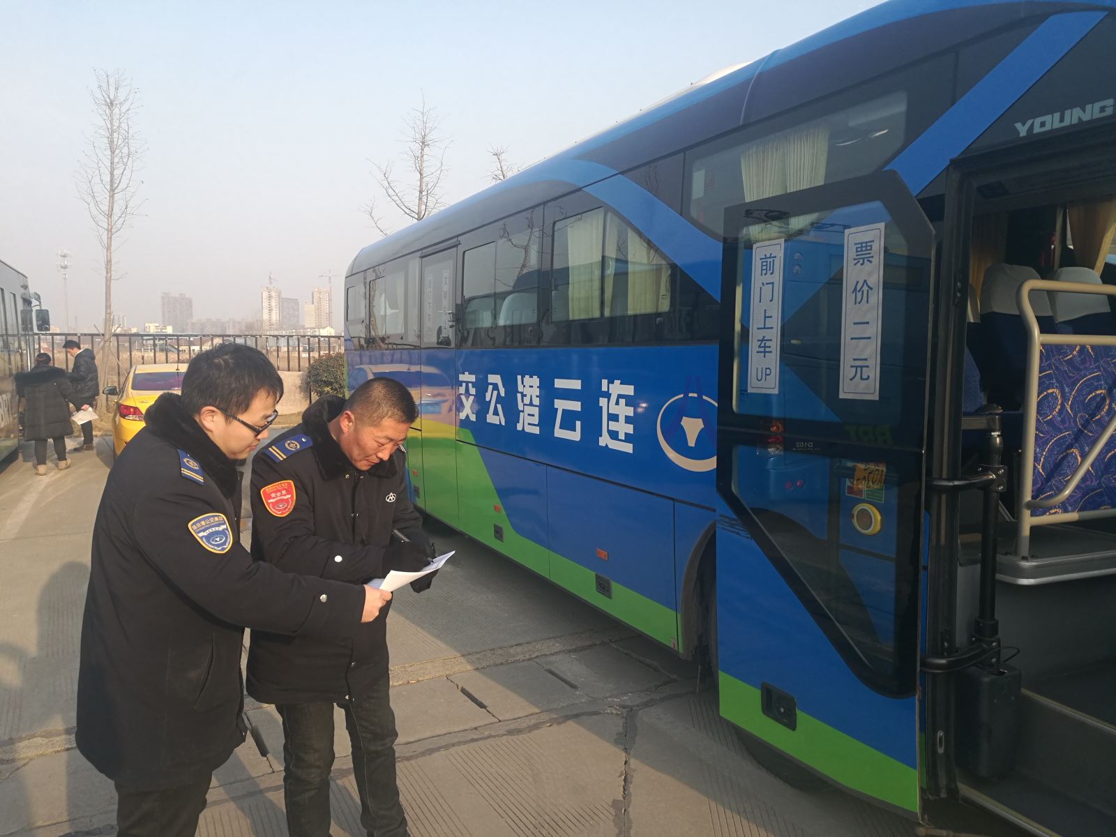 公交集團(tuán)經(jīng)營(yíng)發(fā)展事業(yè)部做好春運(yùn)期間公交車輛衛(wèi)生整治工作