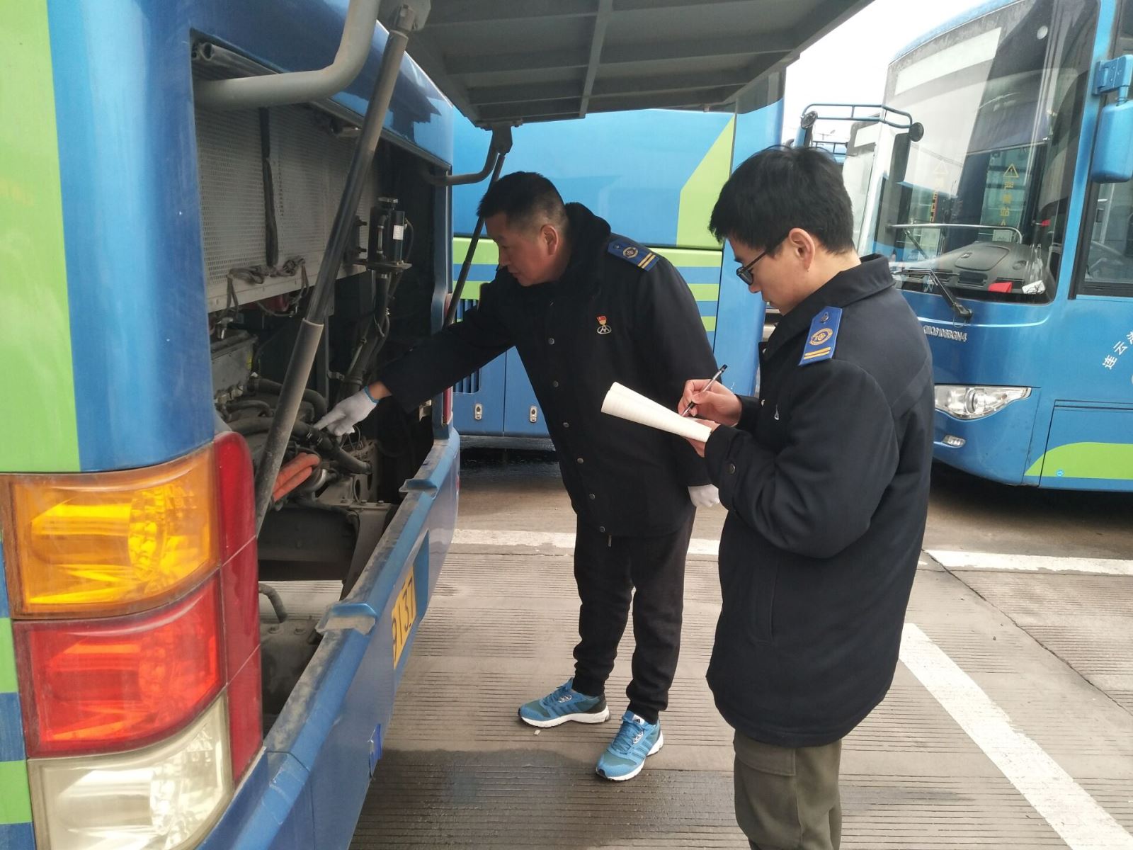 公交集團機務技術事業(yè)部開展春節(jié)期間車輛安全衛(wèi)生檢查工作