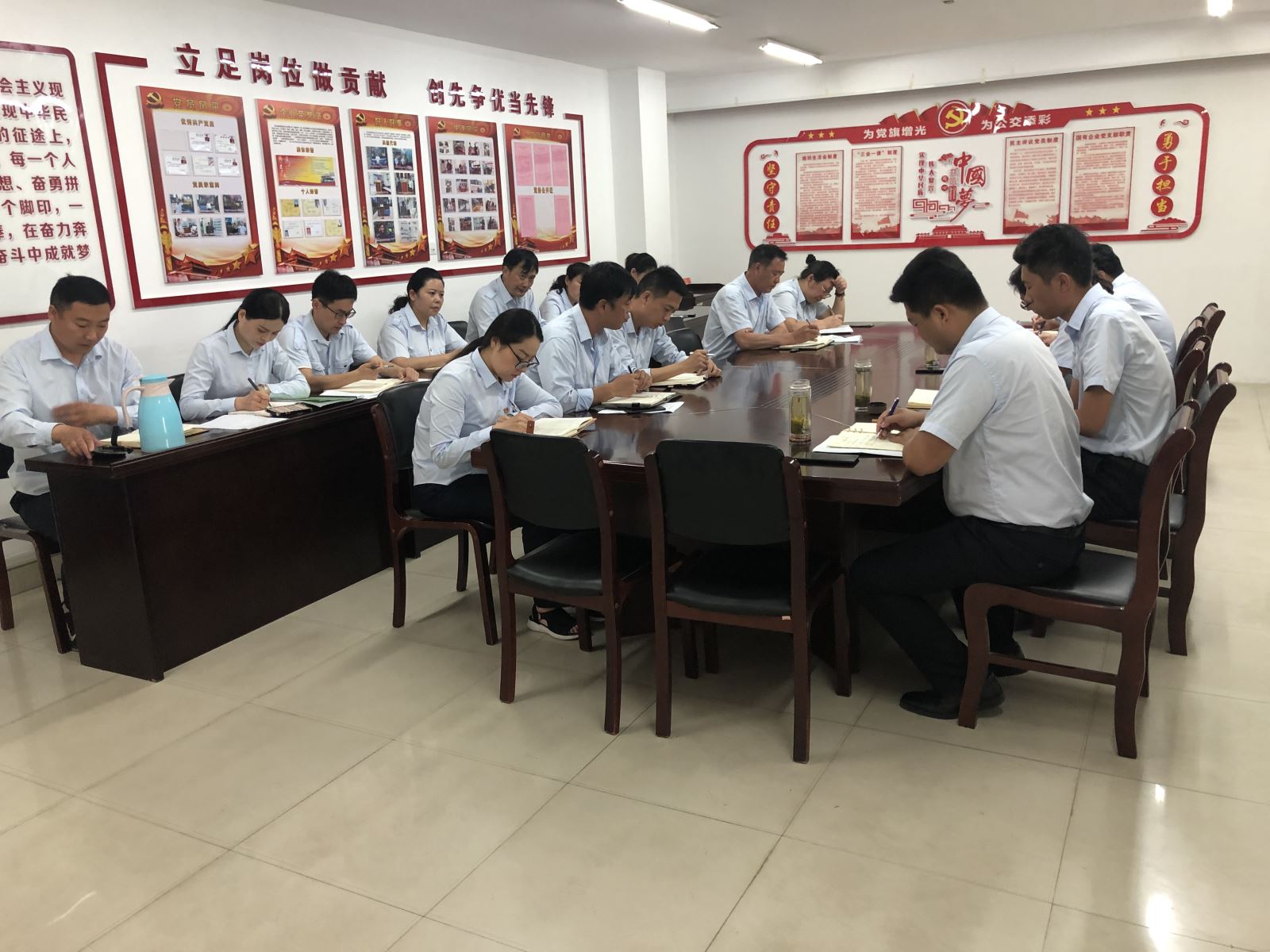 快速公交事業(yè)部學(xué)習(xí)習(xí)總書記《在企業(yè)家座談會上的講話》