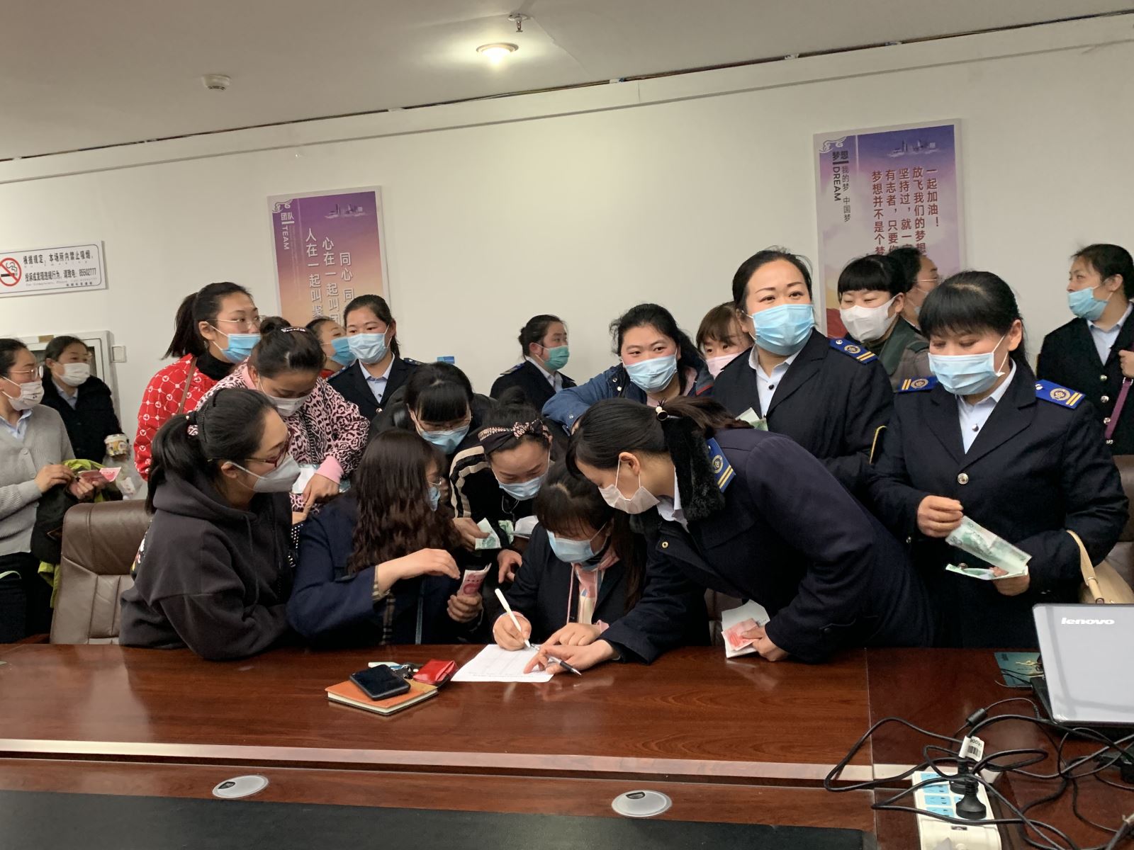 攜手戰(zhàn)病魔，大愛暖人心——快速公交事業(yè)部為站務(wù)員熊炳茹幼子捐款