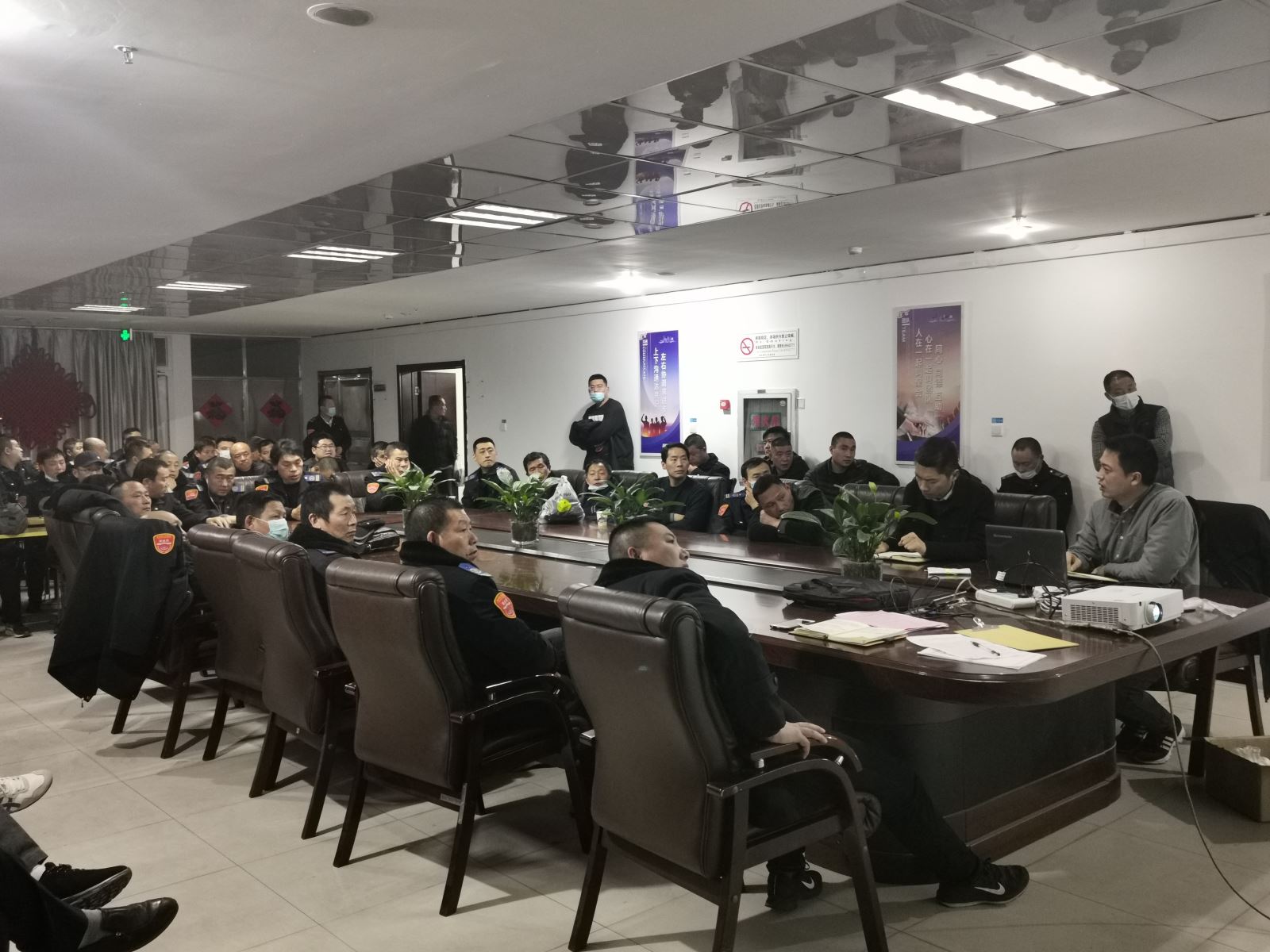 快速公交事業(yè)部召開(kāi)駕駛員安全例會(huì)部署春季安全管理工作