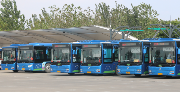 連云港市公交集團“愛心送考”再起航 近千輛公交車考生免費坐