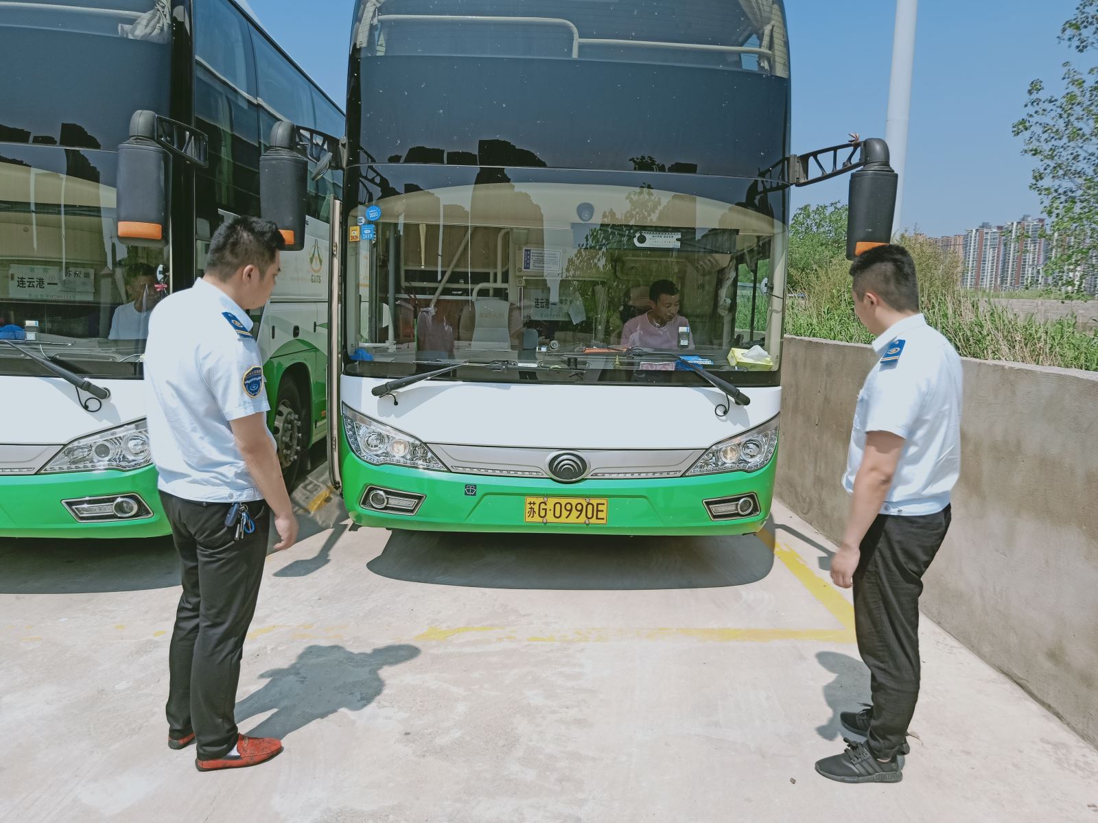 公交集團(tuán)經(jīng)營(yíng)發(fā)展事業(yè)部開展夏季車輛安全大檢查工作