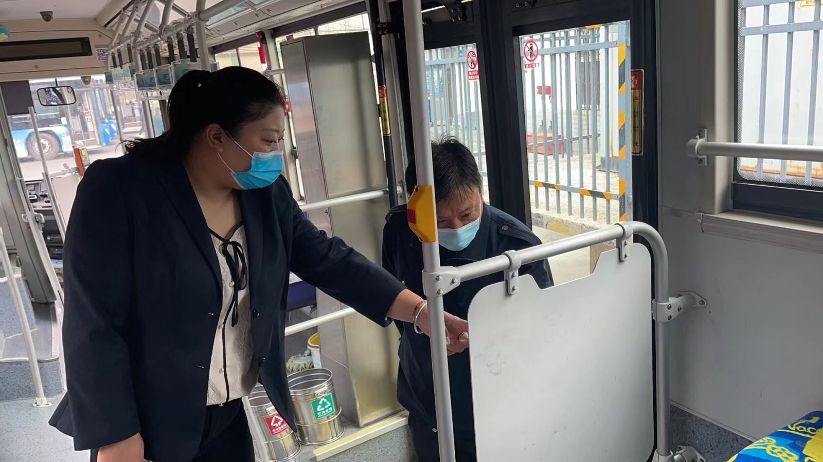 公交集團(tuán)公交事業(yè)一部樹立標(biāo)準(zhǔn)化 持續(xù)開展車容車貌綜合檢查工作