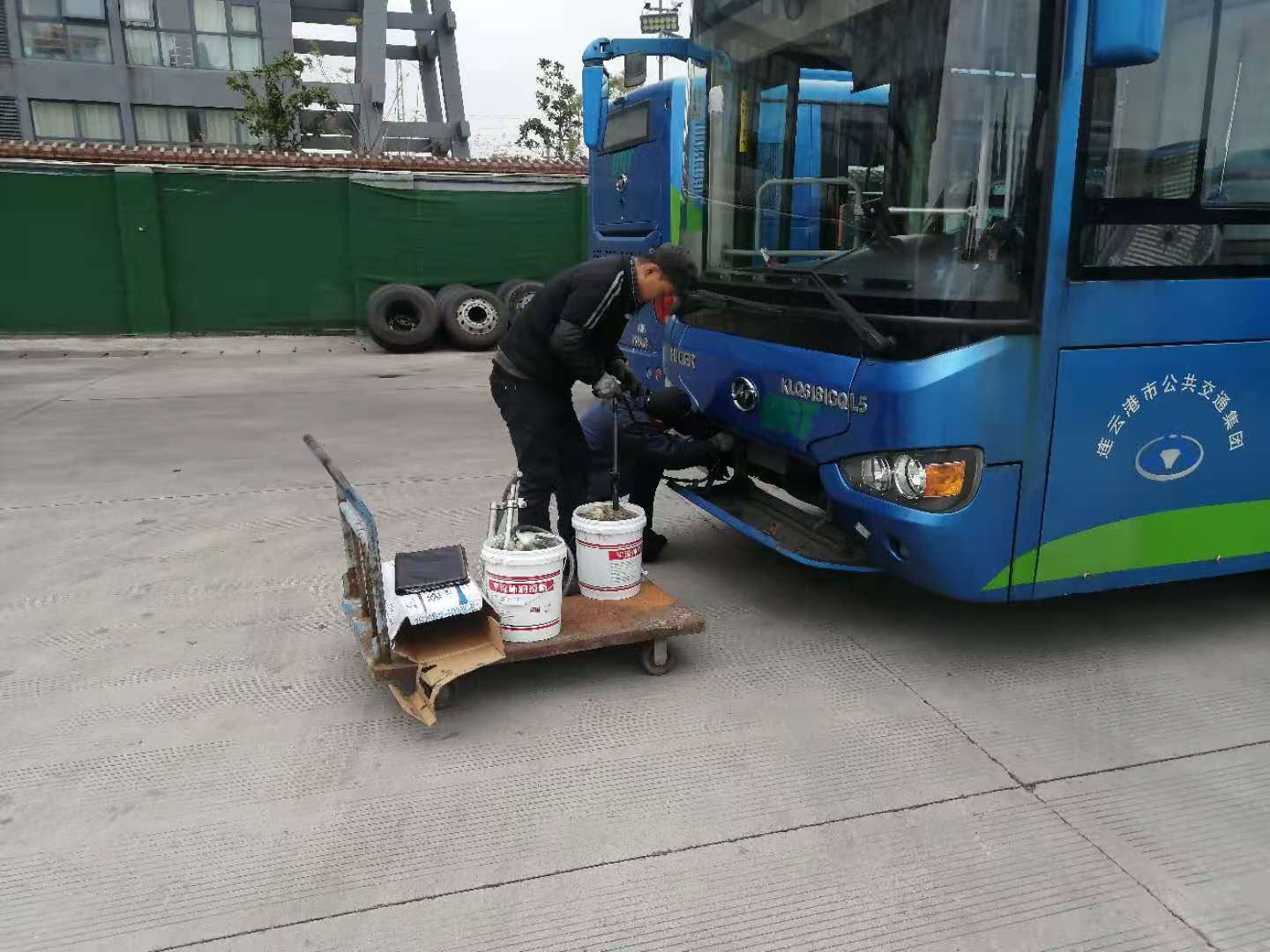 快速公交事業(yè)部開(kāi)展冬季安全生產(chǎn)綜合大檢查工作