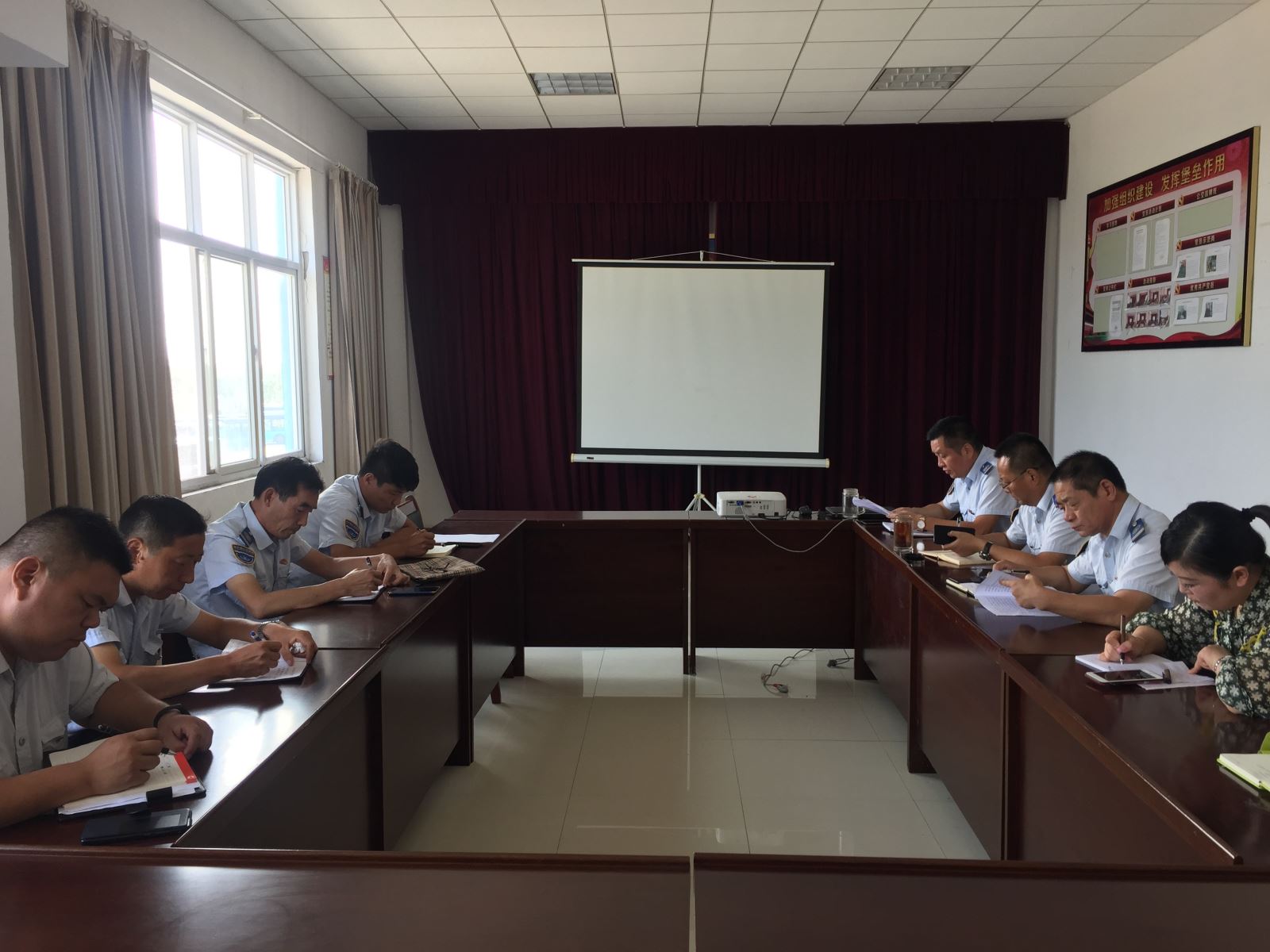 公交集團機務技術事業部開展“防風險 保安全 迎大慶”工作部署會