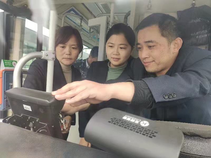 快速公交事業(yè)部調(diào)度員開(kāi)展調(diào)取車載硬盤(pán)業(yè)務(wù)培訓(xùn)