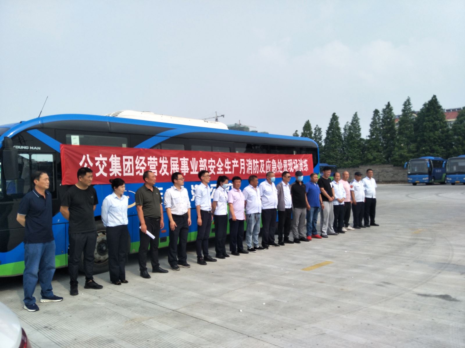 經(jīng)營發(fā)展事業(yè)部開展車輛消防應(yīng)急逃生演練工作