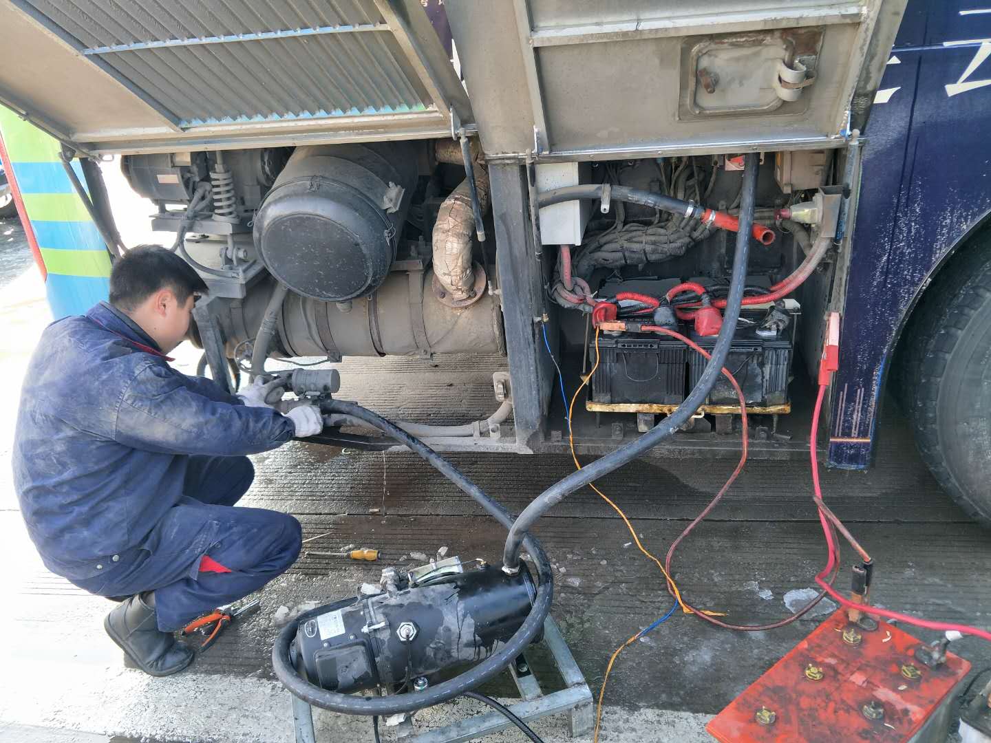 公交機務技術事業(yè)部雪天保障公交車輛安全出行