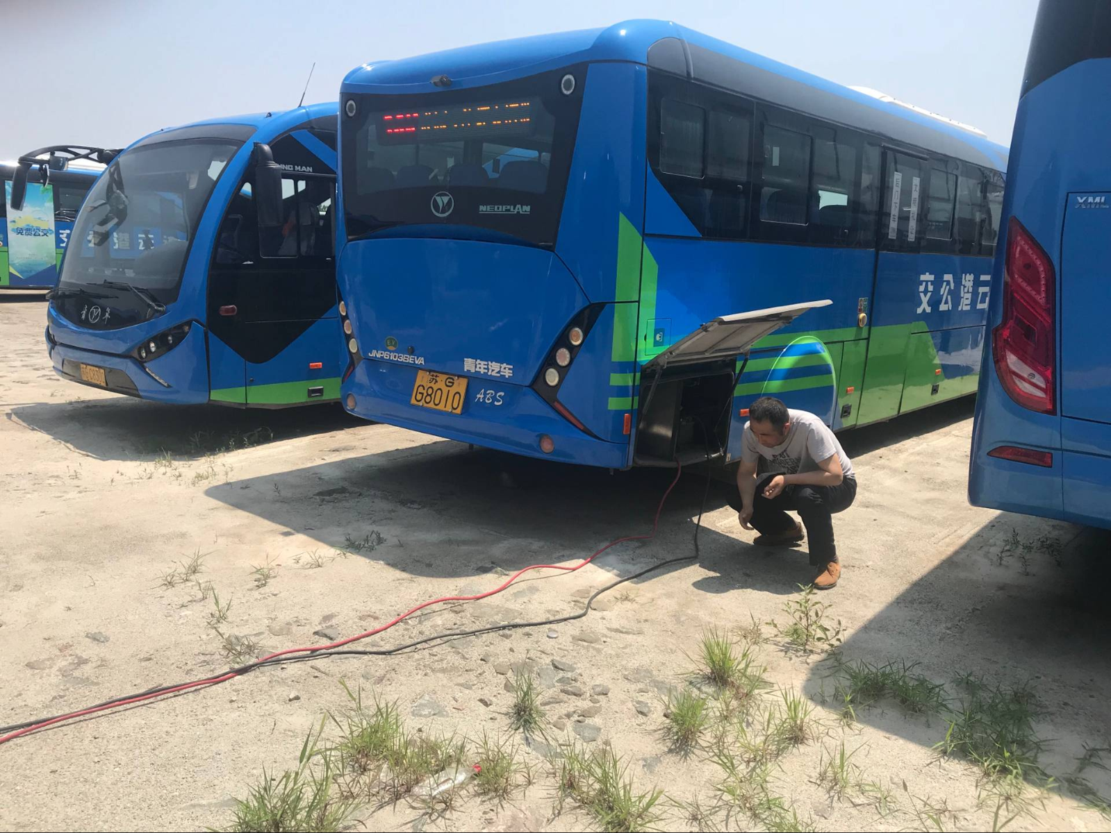 公交集團(tuán)佳連公司開展青年新能源車輛維護(hù)工作