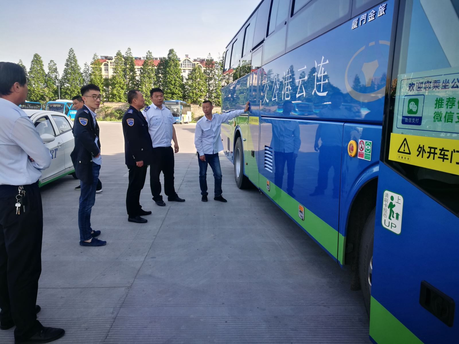 公交集團(tuán)經(jīng)營發(fā)展事業(yè)部開展“安全生產(chǎn) 優(yōu)質(zhì)服務(wù)”百日競賽監(jiān)督檢查