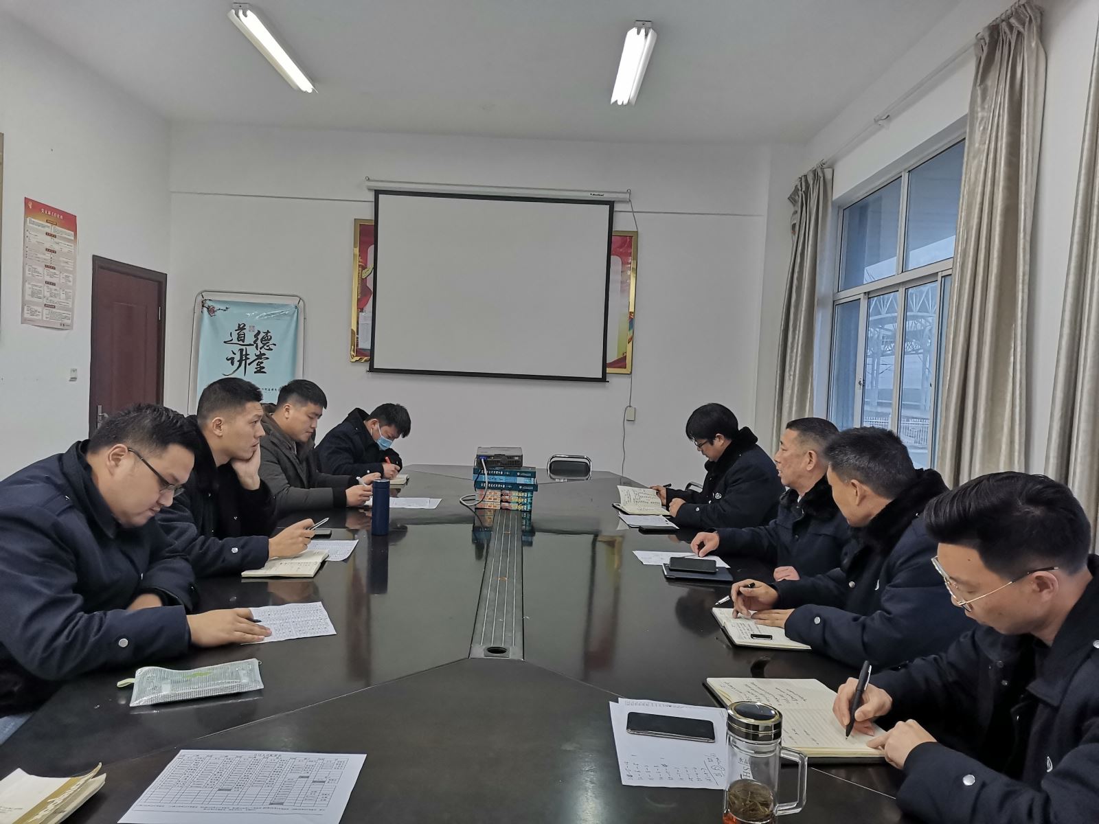 公交集團公交事業二部召開惡劣天氣應急部署會議