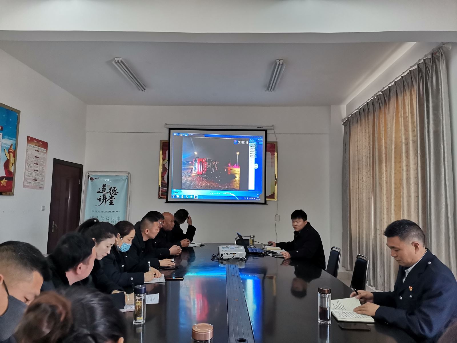 公交事業(yè)二部開(kāi)展安全、機(jī)務(wù)工作專題會(huì)議