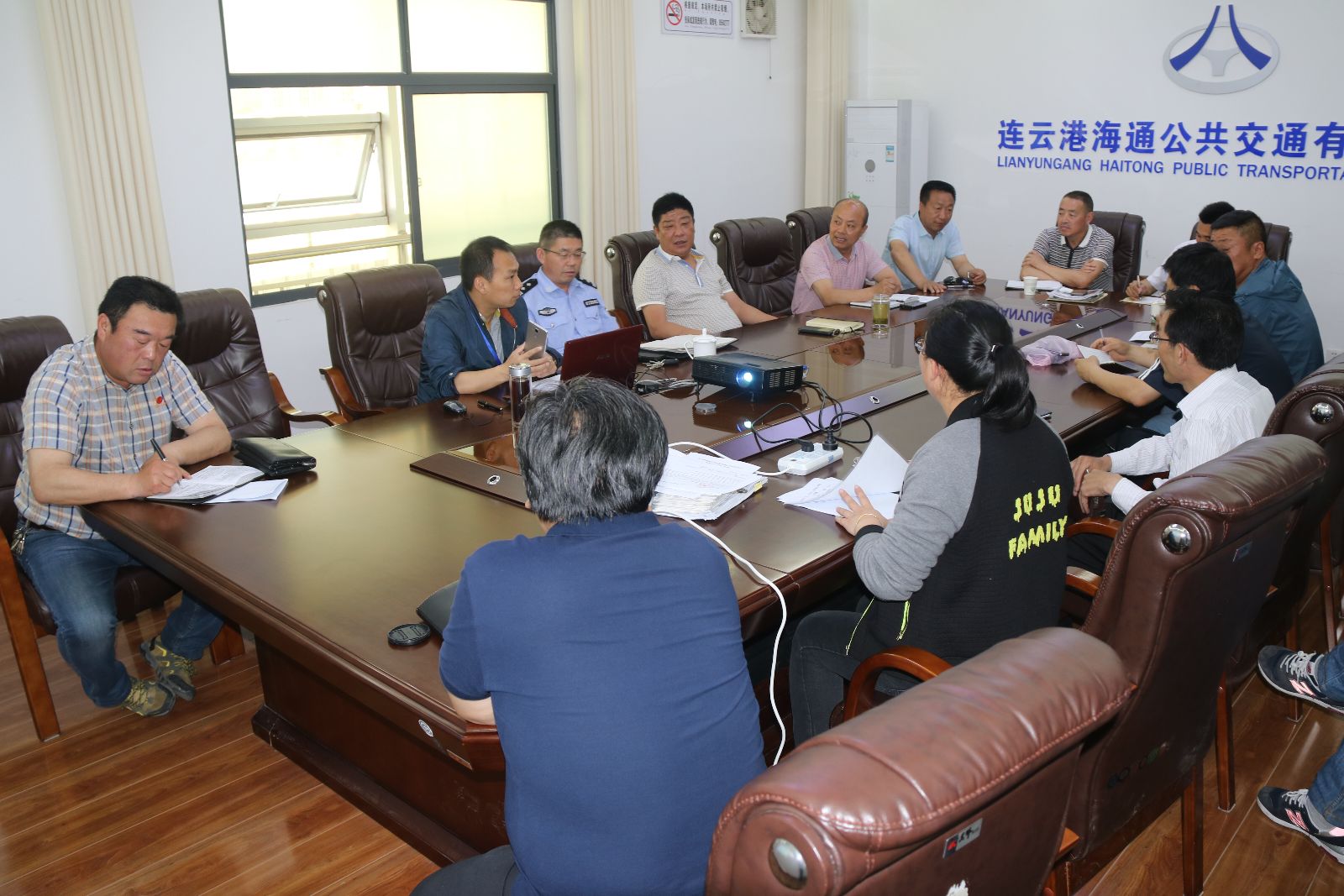 市公安公交分局到海通公交公司指導(dǎo)反恐維穩(wěn)工作