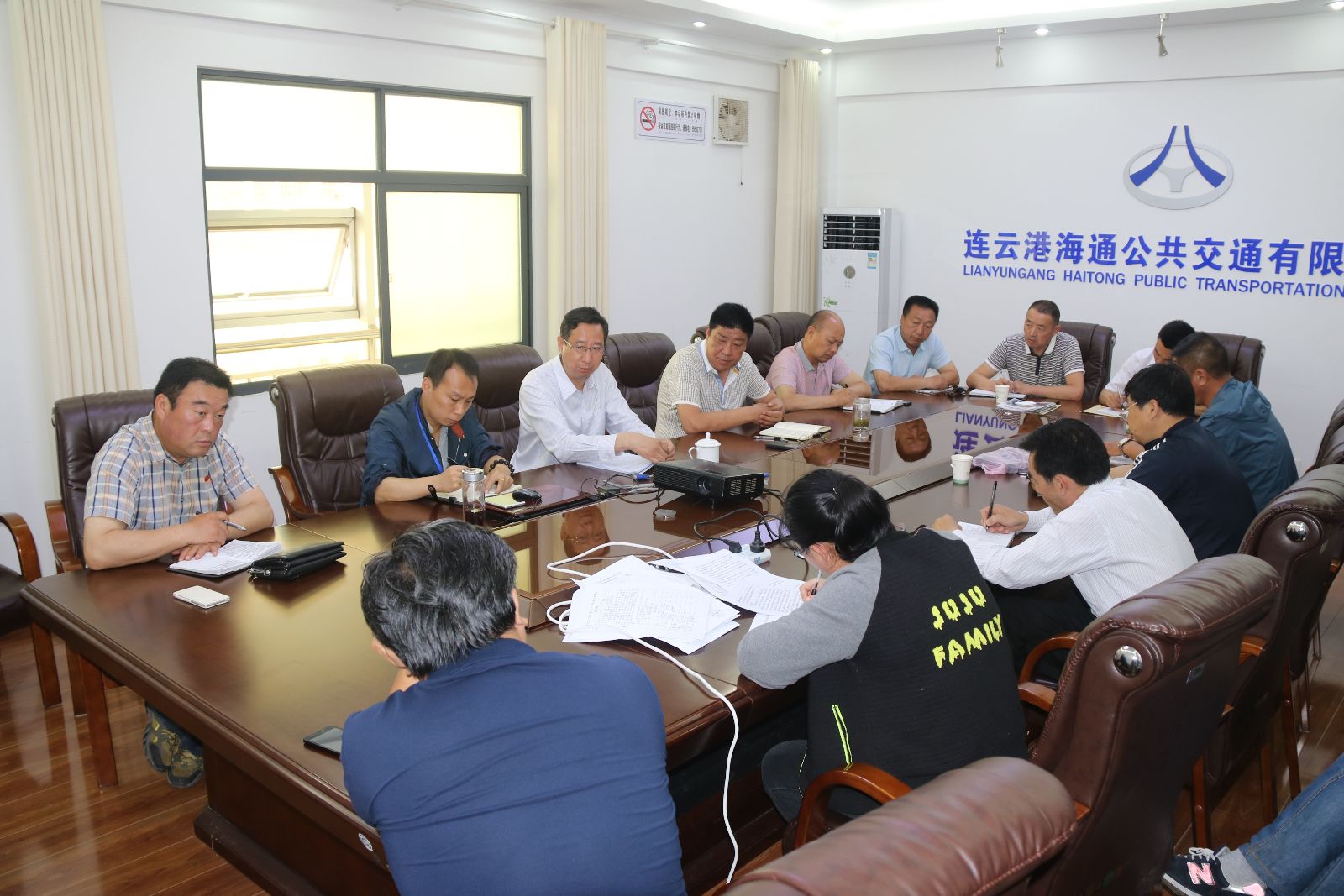 海通公交公司召開(kāi)“安全生產(chǎn)月”活動(dòng)動(dòng)員部署會(huì)