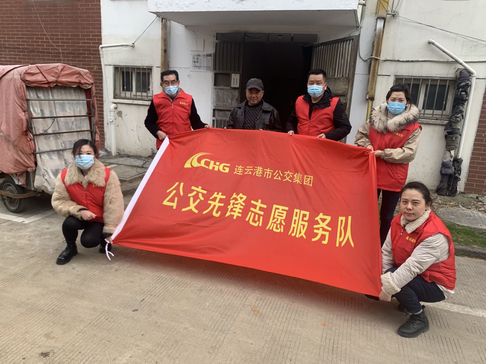 公交集團(tuán)機(jī)務(wù)技術(shù)事業(yè)部黨支部組織志愿者開展“3.5”學(xué)雷鋒活動