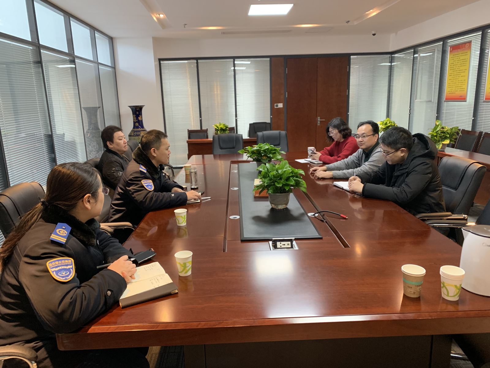 公交集團(tuán)與連云港市智慧城市公司聯(lián)合召開研討會(huì)