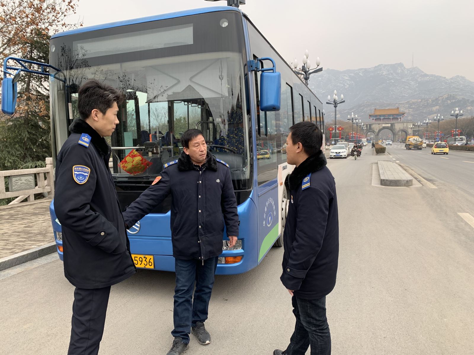公交集團生產(chǎn)運營部開展上路上線現(xiàn)場調(diào)研工作