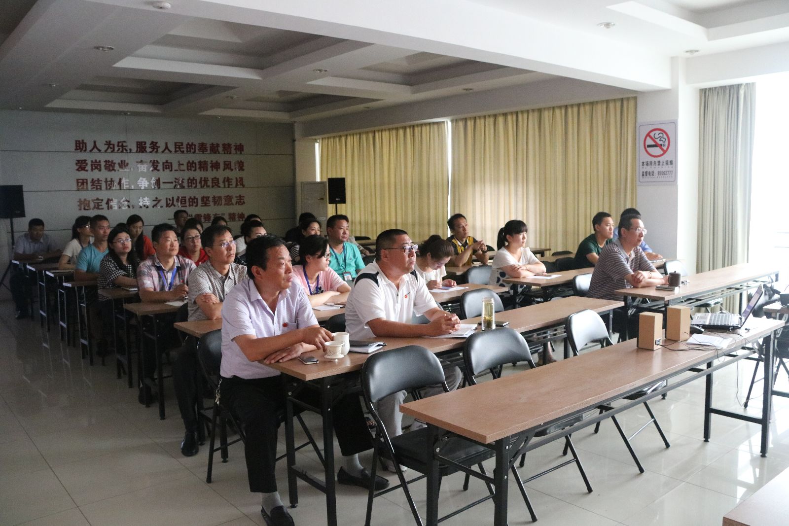 海通公交公司組織收看慶祝中國(guó)共產(chǎn)黨成立95周年大會(huì)直播