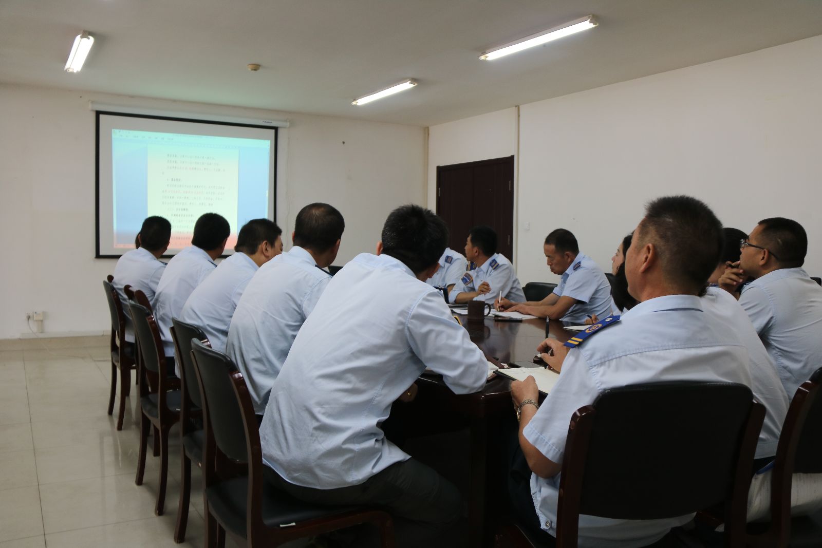 公交集團(tuán)快速公司啟動(dòng)“連云港之夏”緊急運(yùn)輸方案