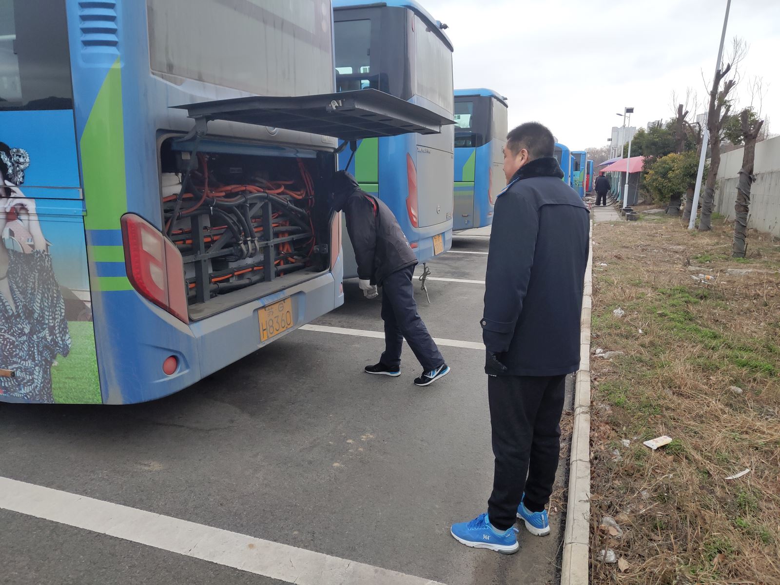 公交集團(tuán)機(jī)務(wù)技術(shù)事業(yè)部開展年前車輛大檢查工作