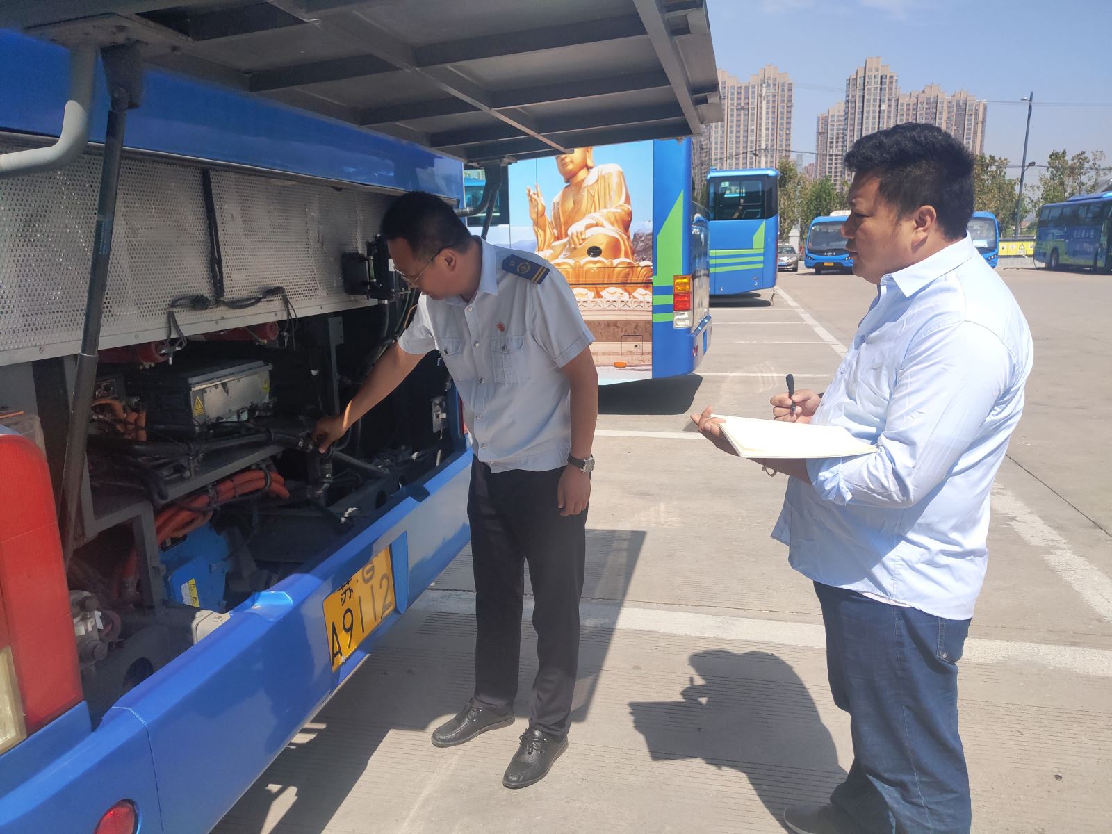 公交集團機務技術事業部開展國慶車輛安全技術狀況專項大檢查工作