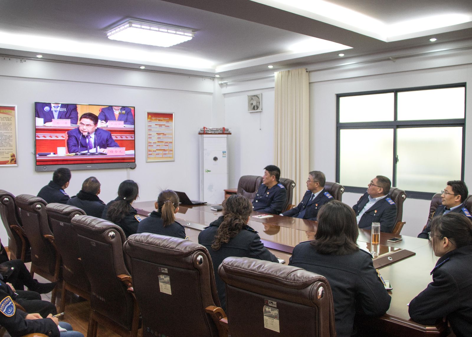 公交集團組織員工收看全市“高質發展、后發先至”動員大會