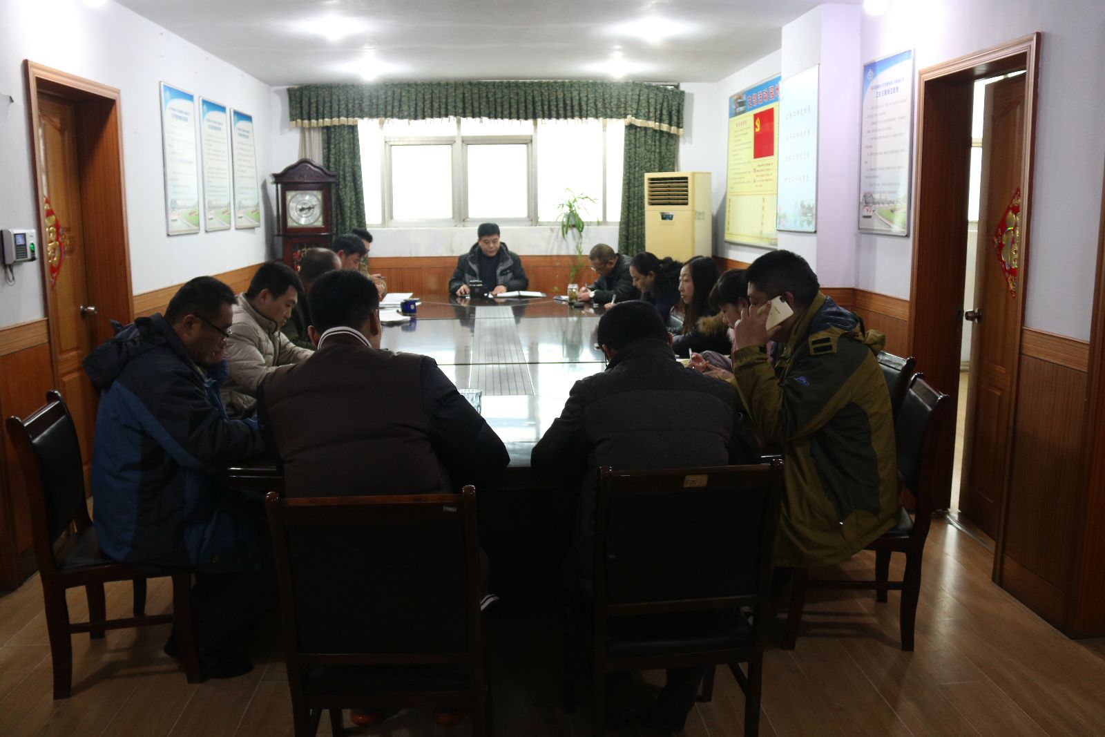 公交新浦公司召開惡劣天氣緊急會(huì)議